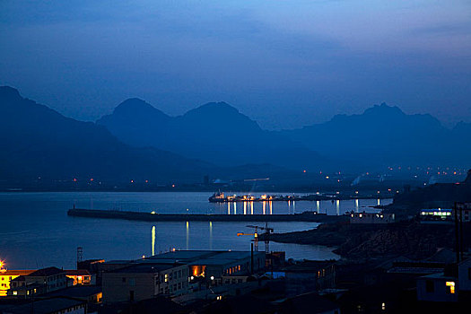 山东荣成石岛鱼港夜景