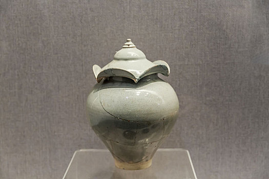 宋代钧釉荷叶形盖罐,河南省洛阳博物馆馆藏文物