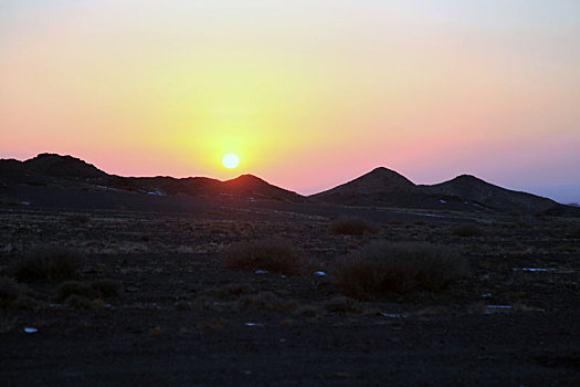 新疆哈密,戈壁荒漠地貌