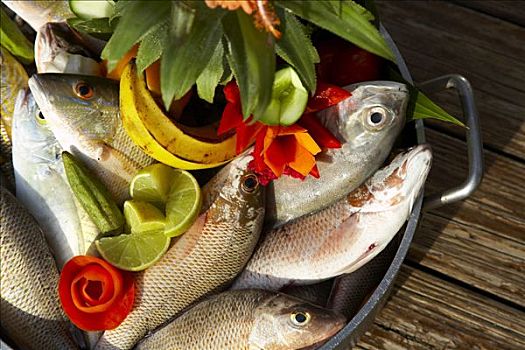 锅,满,新鲜,红鲷鱼,蔬菜,水果