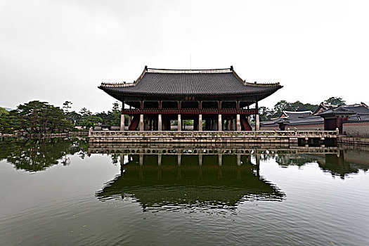 韩国首尔的古代皇宫,景福宫,的表演场所,庆会楼