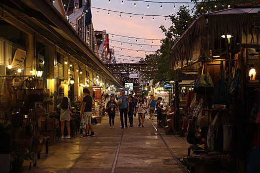 曼谷河畔夜市曼谷河畔夜市日落,湄南河,船湄南河,曼谷,泰国曼谷河畔