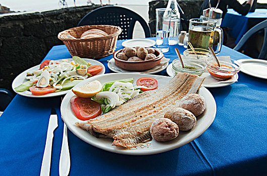 鱼,土豆,沙拉,父亲,西班牙饮食,兰索罗特岛,加纳利群岛,西班牙,欧洲