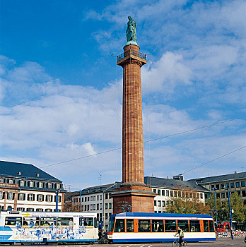 德国达姆施塔特路易森广场上的路德维希纪念柱