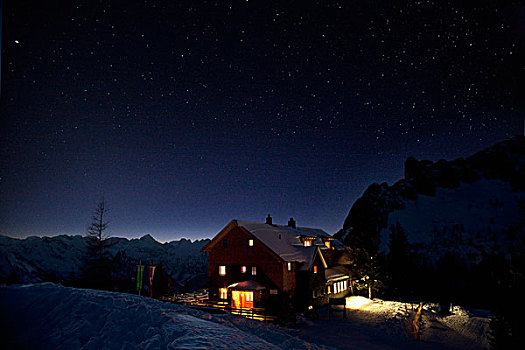 山区木屋,夜晚