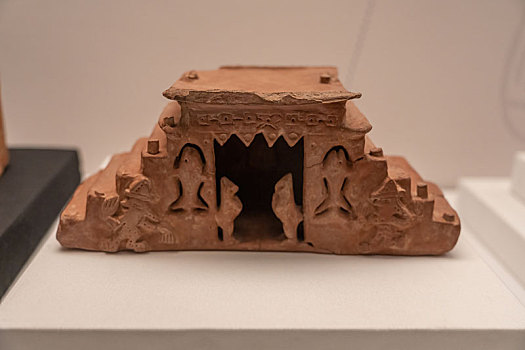 秘鲁安东尼尼教育博物馆纳斯卡文化陶制阶梯式祭祀建筑模型