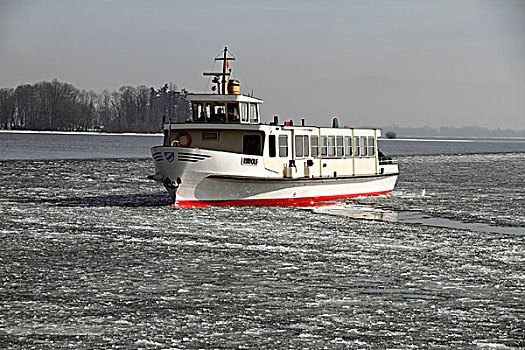 乘客,渡轮,船,鲁道夫,冰冻,湖,基姆湖,齐姆高,上巴伐利亚,德国,欧洲