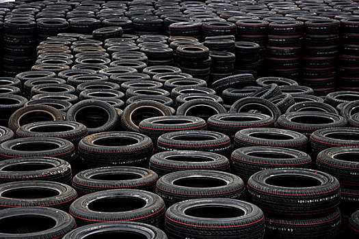 重庆民生物流公司汽车零部件仓库储备的汽车轮胎