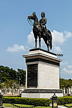 泰国拉玛五世骑马铜像