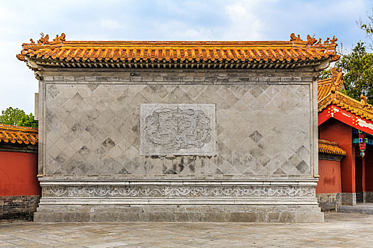 黄色琉璃瓦雕龙照壁,河南永城汉兴源景区