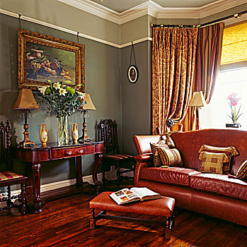 客厅,英国,郊区住宅,皮沙发,凳子,异域风情,木地板,茂盛,花束,老式,桌子