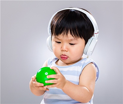 男婴,头戴式耳机,演奏,塑料制品,球