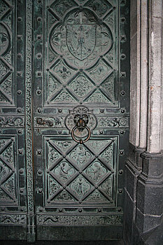 德国建筑上的铜门