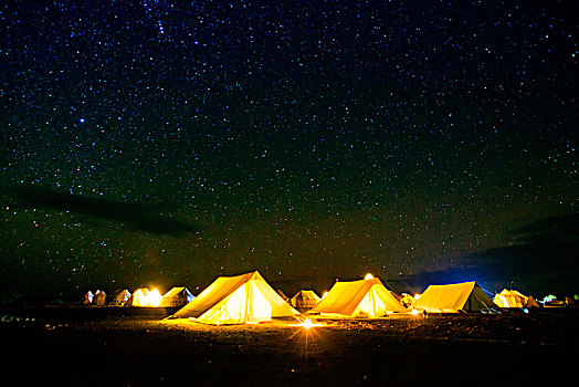 撒哈拉沙漠营地夜景