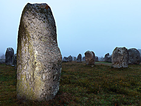 竖石纪念物,卡赫纳,雾气,石头,排,莫尔比昂省,布列塔尼半岛,法国,欧洲