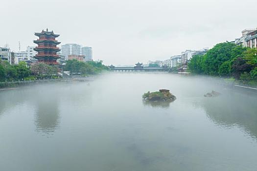 广西蒙山县城湄江河早晨平流雾美景