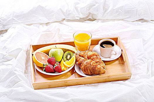 床上早餐,托盘,咖啡杯,果汁,牛角面包,水果