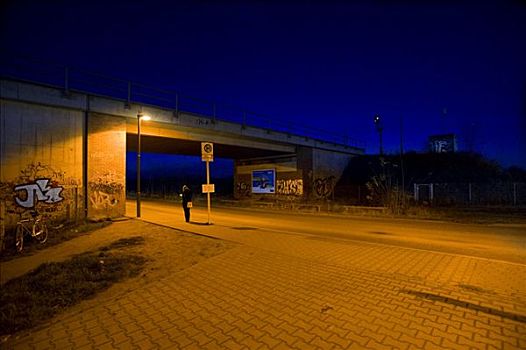 女人,等待,夜晚,孤单,公交车站,勃兰登堡,德国,欧洲