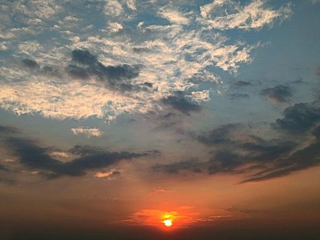 云海红日,海上日出