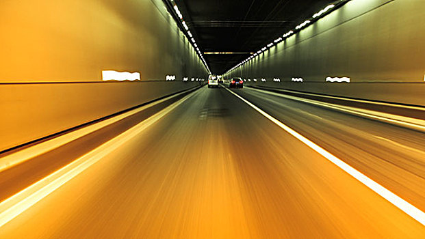 橙色隧道