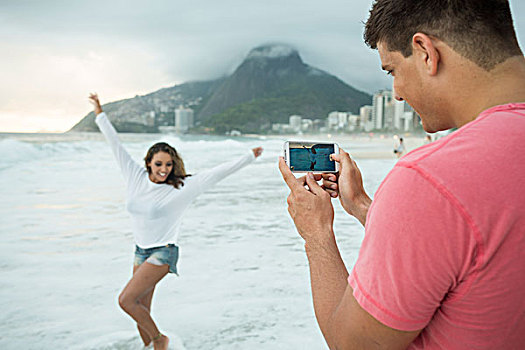 年轻,情侣,摄影,智能手机,伊帕内玛海滩,里约热内卢,巴西