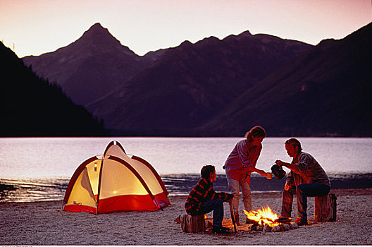 家庭,露营,靠近,湖,不列颠哥伦比亚省,加拿大