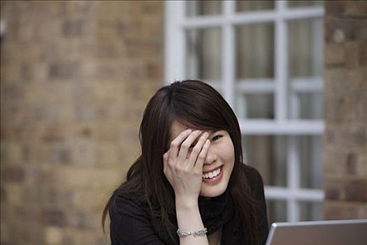 中国人,女人,笑,工作,笔记本电脑