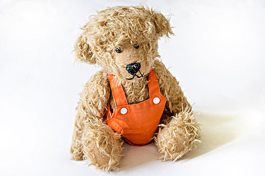 泰迪熊,淡棕色,橙色,背带裤,白色背景