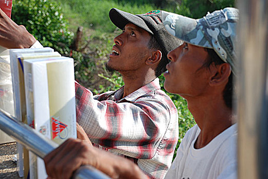 缅甸,男人,销售,伪造,香烟,泰国人,边界,泰国,五月,2008年