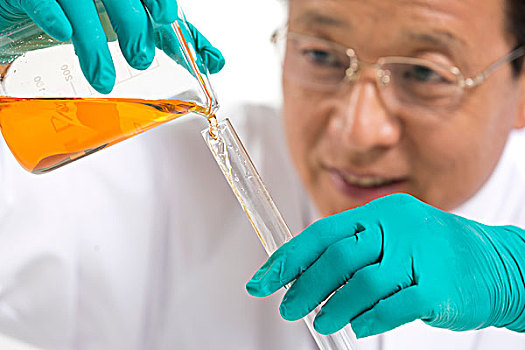 科學家在實驗室做科學實驗