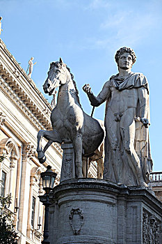 罗马威尼斯广场雕塑