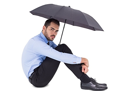 严肃,商务人士,拿着,伞,坐,地面