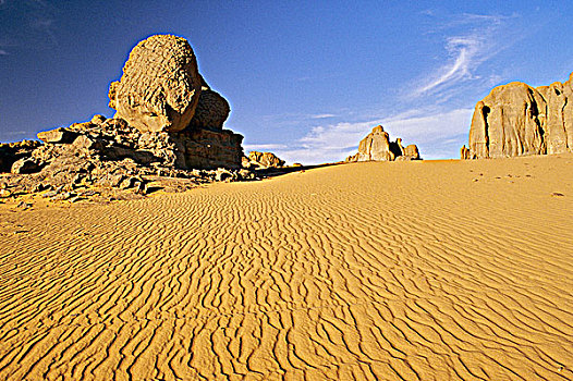 阿尔及利亚,阿哈加尔,砂岩,蓝天
