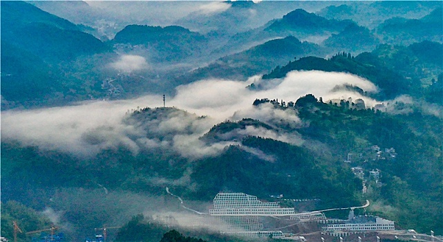 重庆酉阳,秋晨山岚美如画卷