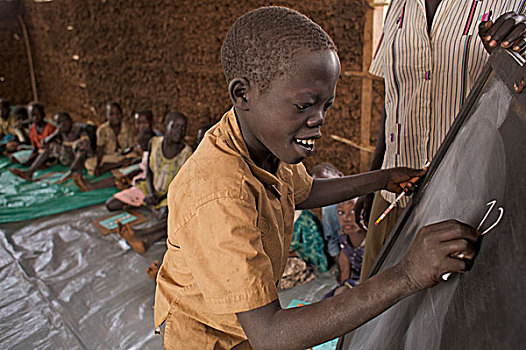 男孩,书写,数字,黑板,第一,白天,社交,小学,乡村,许多,孩子,学校,战争,不安全,南,苏丹