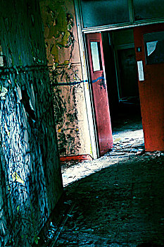 红色,门,打开,走廊,废弃,建筑,涂绘,去皮,墙壁,涂鸦,亮光,入口
