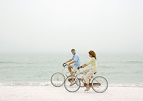 情侣,骑,自行车,海滩