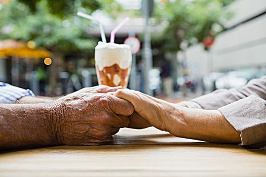 老年,夫妻,握手,户外,浪漫