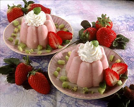 草莓冰激凌,蛋糕,奶油