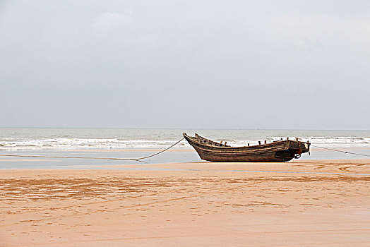 海滩渔船