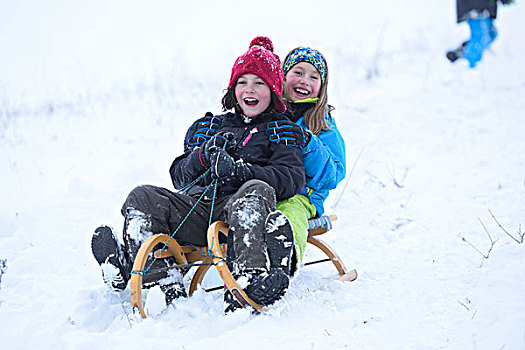 两个女孩,玩雪,雪撬,冬天,巴伐利亚,德国