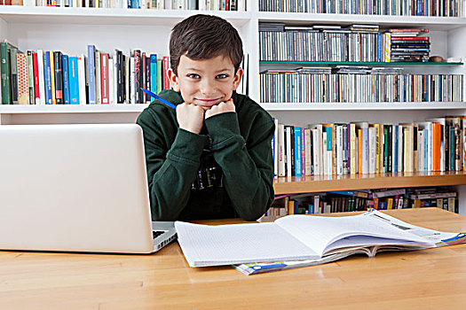 男孩,笔记本电脑,家庭作业