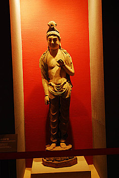 甘肃博物馆内彩塑菩萨像