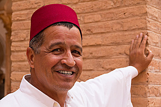 摩洛哥,玛拉喀什,摩洛哥人,男人,衣服,传统服装,白色,红色,帽子,使用,只有