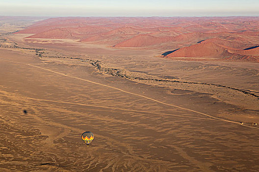 热气球,高处,干燥,朴素,干枯河床,河,边缘,纳米布沙漠,气球,纳米比诺克陆夫国家公园,纳米比亚,非洲