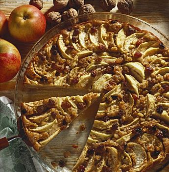 苹果蛋糕,胡桃,葡萄干,玻璃,大浅盘