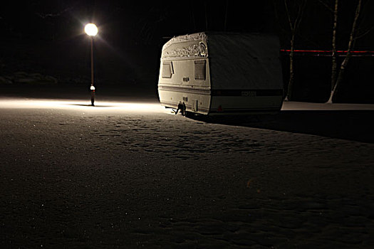 露营,拖车,站立,灯,柱子,雪,夜晚,时间,红色,右边,挪威
