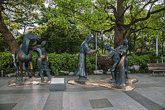 杭州西子湖畔浙商行商雕塑群