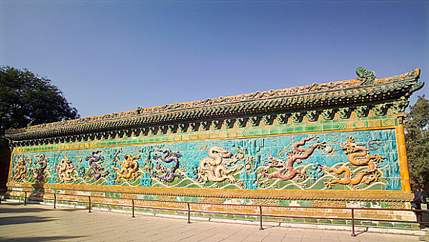 北京北海公园内的九龙壁局部特写