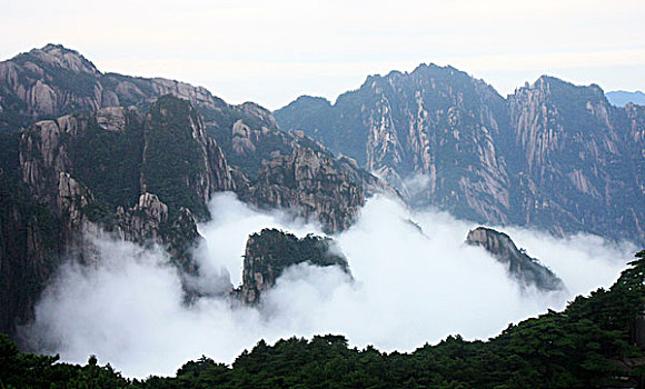 黄山云海云雾缭绕雾气陡峭旅游风景